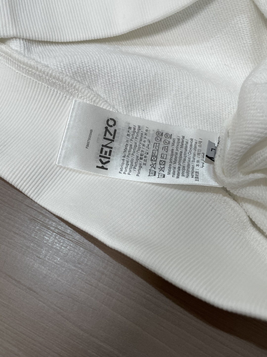 Kenzo 套头圆领卫衣;经典套头男女同款,简约大气系列单品,低调奢华大气百搭款! 卫衣选用客供100%高克重棉质面料 Kenzo 套头圆领卫衣;经典套头男女同款,简约大气系列单品,低调奢华大气百搭款! 卫衣选用客供100%高克重棉质面料