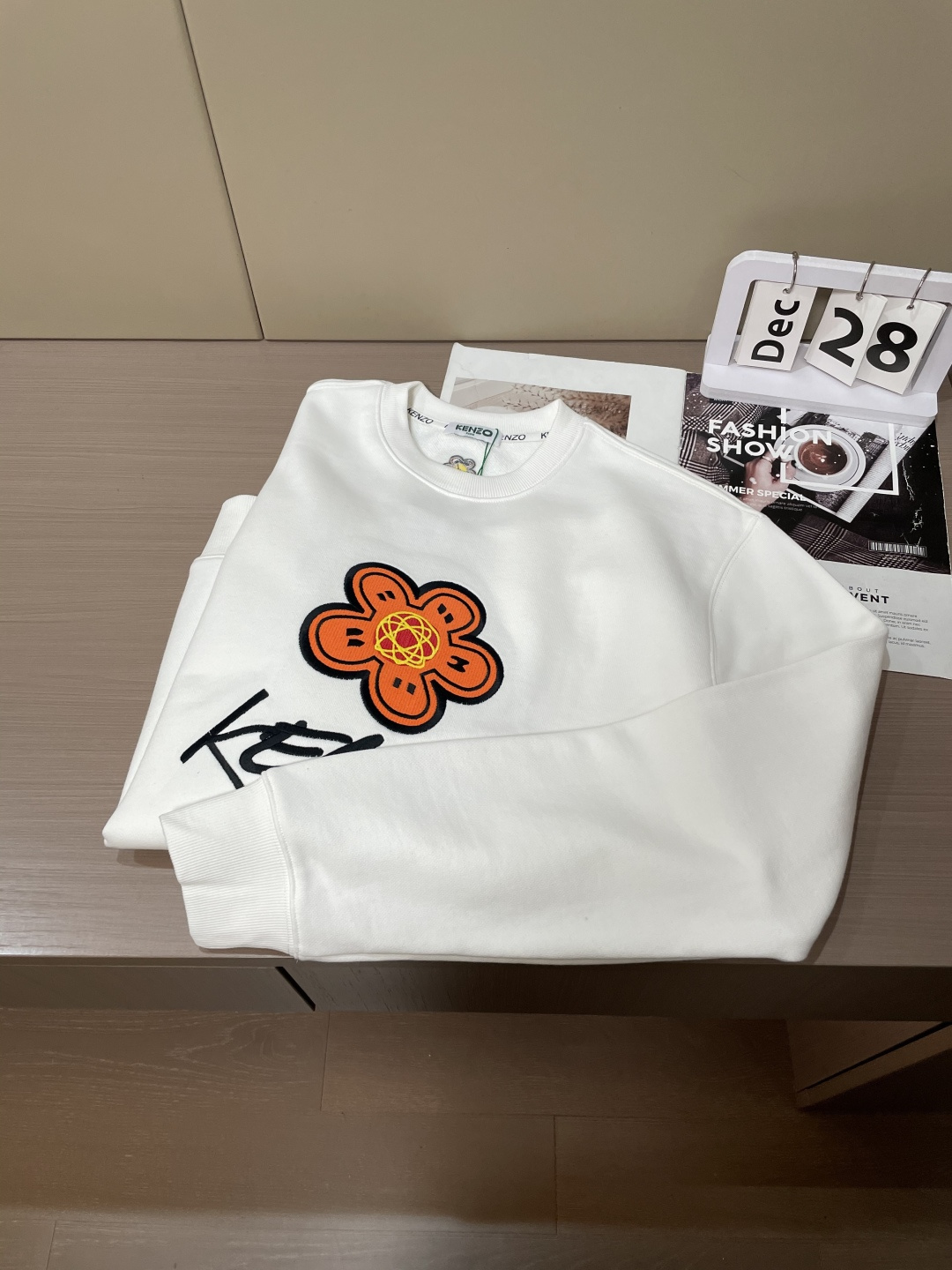 Kenzo 套头圆领卫衣;经典套头男女同款,简约大气系列单品,低调奢华大气百搭款! 卫衣选用客供100%高克重棉质面料 Kenzo 套头圆领卫衣;经典套头男女同款,简约大气系列单品,低调奢华大气百搭款! 卫衣选用客供100%高克重棉质面料