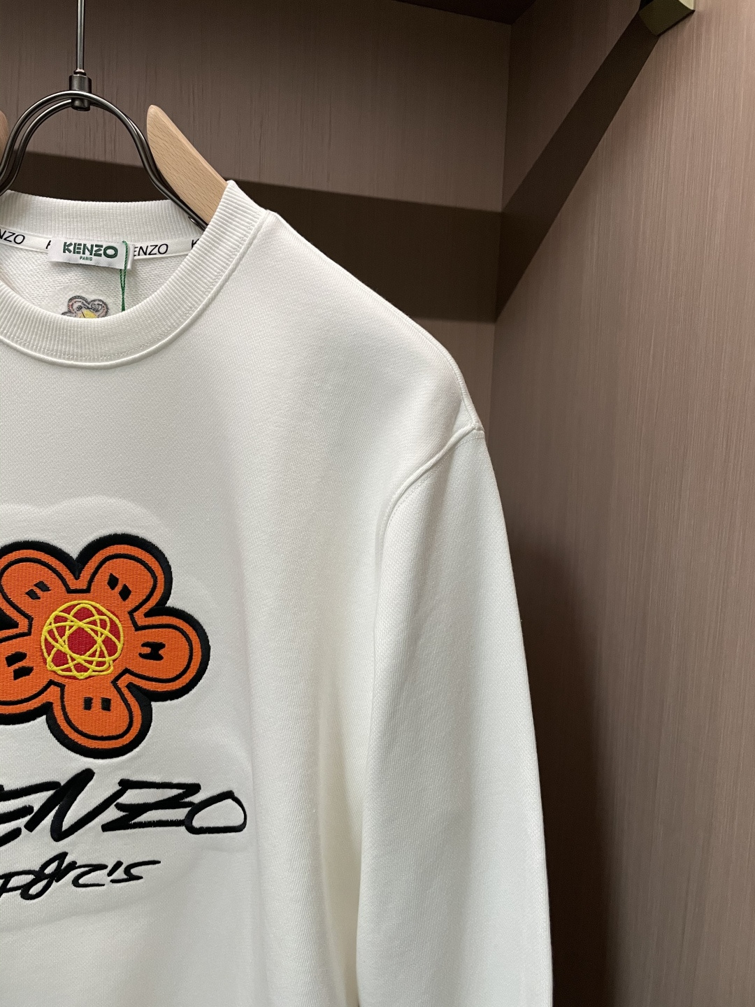 Kenzo 套头圆领卫衣;经典套头男女同款,简约大气系列单品,低调奢华大气百搭款! 卫衣选用客供100%高克重棉质面料 Kenzo 套头圆领卫衣;经典套头男女同款,简约大气系列单品,低调奢华大气百搭款! 卫衣选用客供100%高克重棉质面料