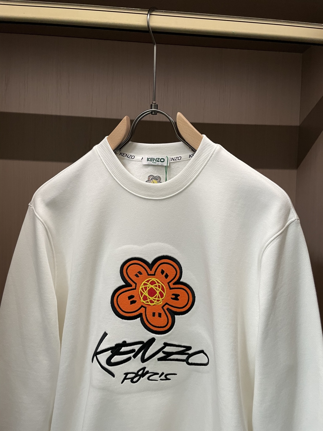 Kenzo 套头圆领卫衣;经典套头男女同款,简约大气系列单品,低调奢华大气百搭款! 卫衣选用客供100%高克重棉质面料 Kenzo 套头圆领卫衣;经典套头男女同款,简约大气系列单品,低调奢华大气百搭款! 卫衣选用客供100%高克重棉质面料