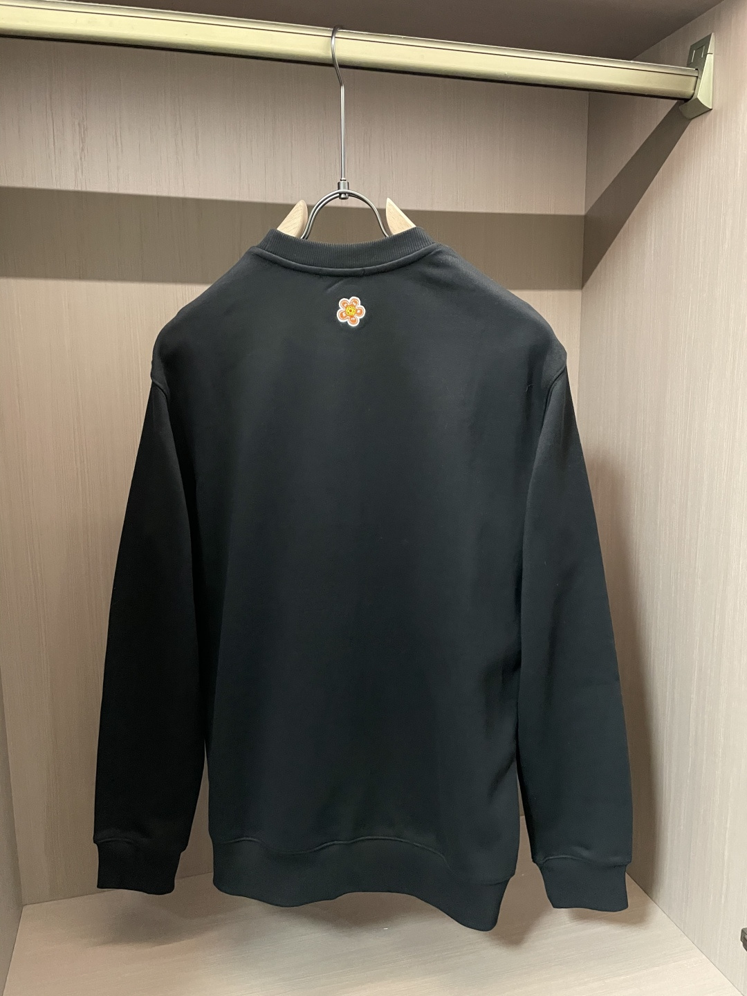 KENZO 套头圆领卫衣;经典套头男女同款,简约大气系列单品,低调奢华大气百搭款! 卫衣选用客供100%高克重棉质面料精 KENZO 套头圆领卫衣;经典套头男女同款,简约大气系列单品,低调奢华大气百搭款! 卫衣选用客供100%高克重棉质面料精