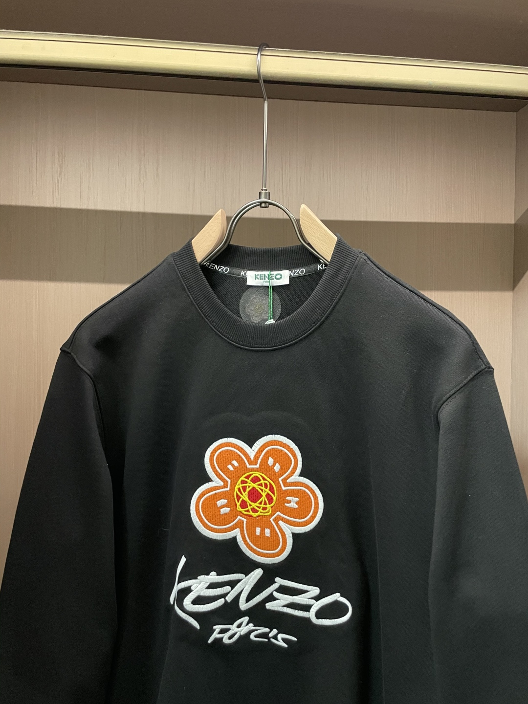 KENZO 套头圆领卫衣;经典套头男女同款,简约大气系列单品,低调奢华大气百搭款! 卫衣选用客供100%高克重棉质面料精 KENZO 套头圆领卫衣;经典套头男女同款,简约大气系列单品,低调奢华大气百搭款! 卫衣选用客供100%高克重棉质面料精
