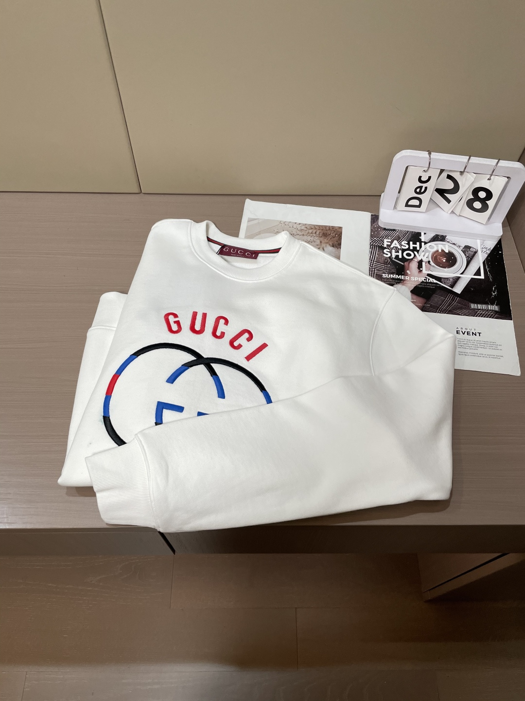 GUCC 套头圆领卫衣;经典套头男女同款,简约大气系列单品,低调奢华大气百搭款! 卫衣选用客供100%高克重棉质面料精制 GUCC 套头圆领卫衣;经典套头男女同款,简约大气系列单品,低调奢华大气百搭款! 卫衣选用客供100%高克重棉质面料精制
