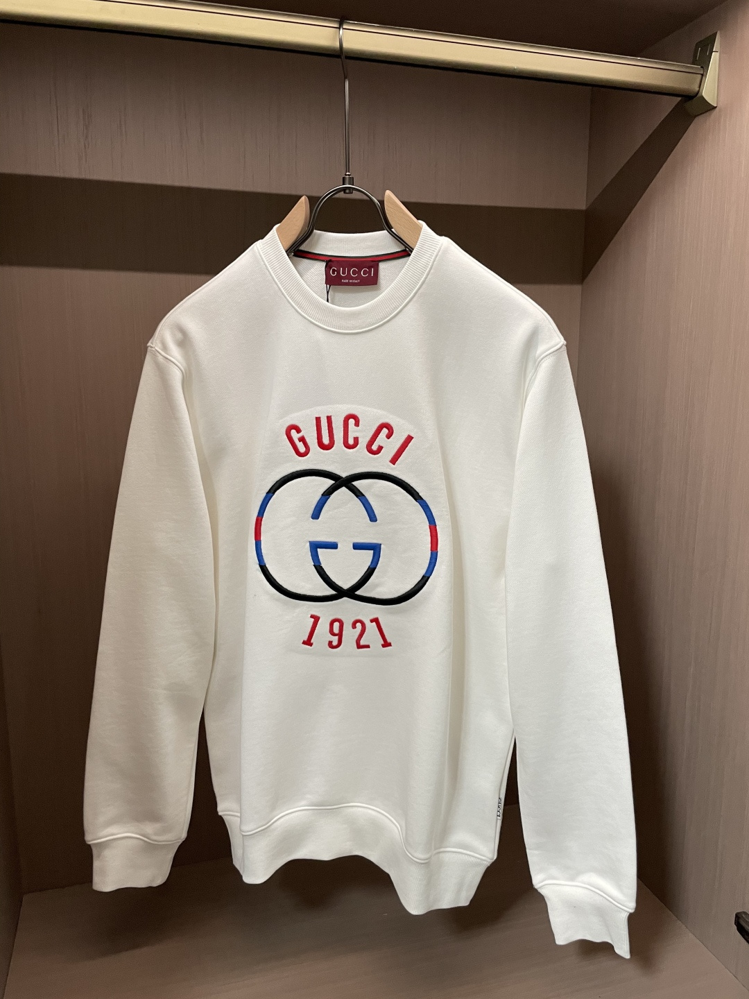 GUCC 套头圆领卫衣；经典套头男女同款，简约大气系列单品，低调奢华大气百搭款！ 卫衣选用客供100%高克重棉质面料精制