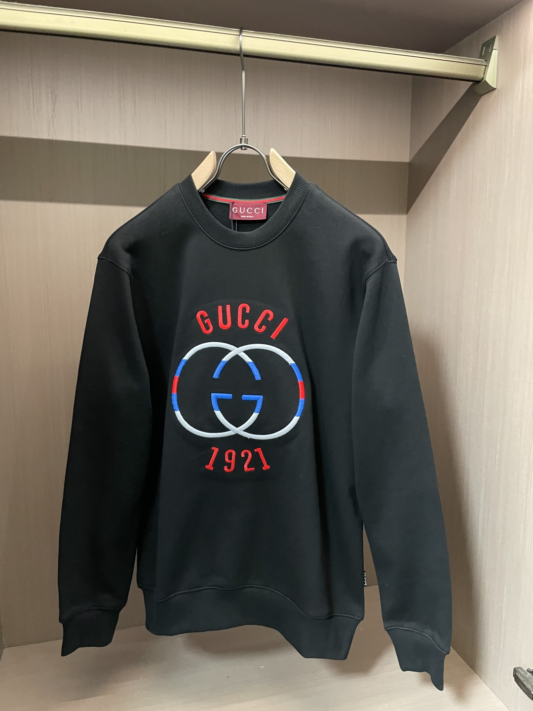 GUCC 套头圆领卫衣；经典套头男女同款，简约大气系列单品，低调奢华大气百搭款！ 卫衣选用客供100%高克重棉质面料精制