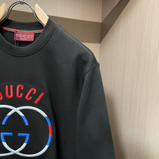 GUCC 套头圆领卫衣;经典套头男女同款,简约大气系列单品,低调奢华大气百搭款! 卫衣选用客供100%高克重棉质面料精制 GUCC 套头圆领卫衣;经典套头男女同款,简约大气系列单品,低调奢华大气百搭款! 卫衣选用客供100%高克重棉质面料精制