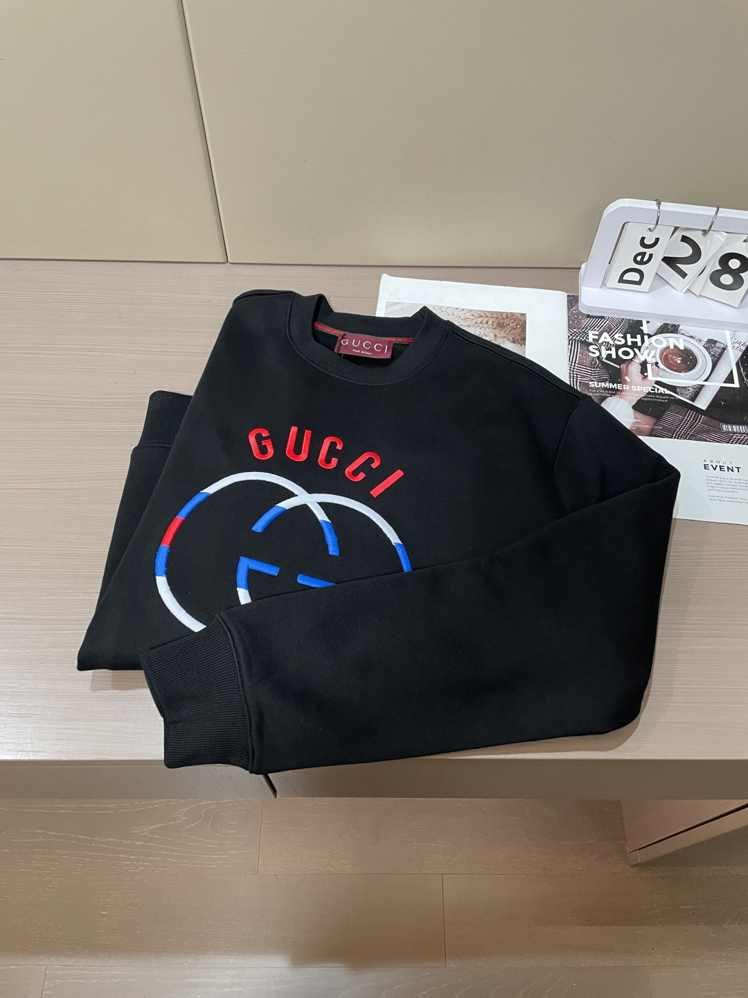 GUCC 套头圆领卫衣;经典套头男女同款,简约大气系列单品,低调奢华大气百搭款! 卫衣选用客供100%高克重棉质面料精制 GUCC 套头圆领卫衣;经典套头男女同款,简约大气系列单品,低调奢华大气百搭款! 卫衣选用客供100%高克重棉质面料精制