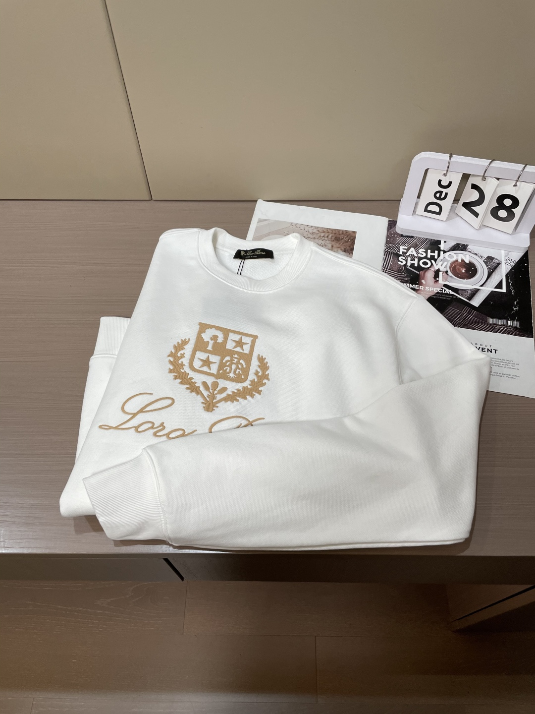 Loro Piana  套头圆领卫衣；经典套头男女同款，简约大气系列单品，低调奢华大气百搭款！ 卫衣选用客供100%高克