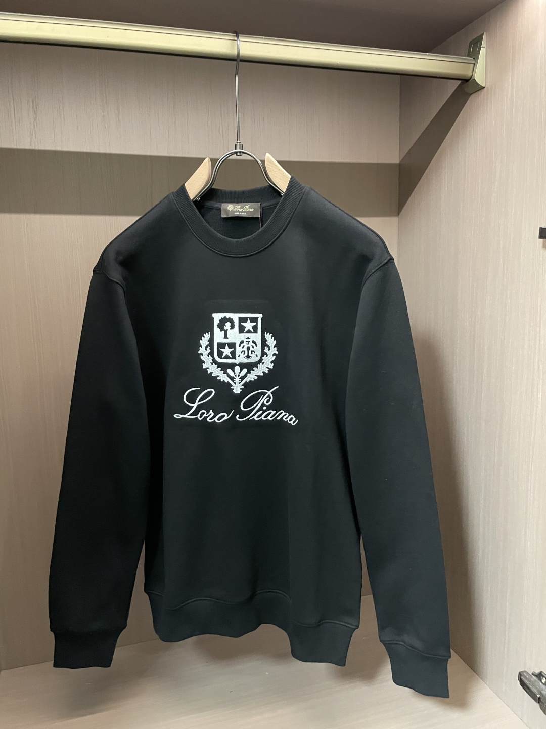 Loro Piana  套头圆领卫衣；经典套头男女同款，简约大气系列单品，低调奢华大气百搭款！ 卫衣选用客供100%高克