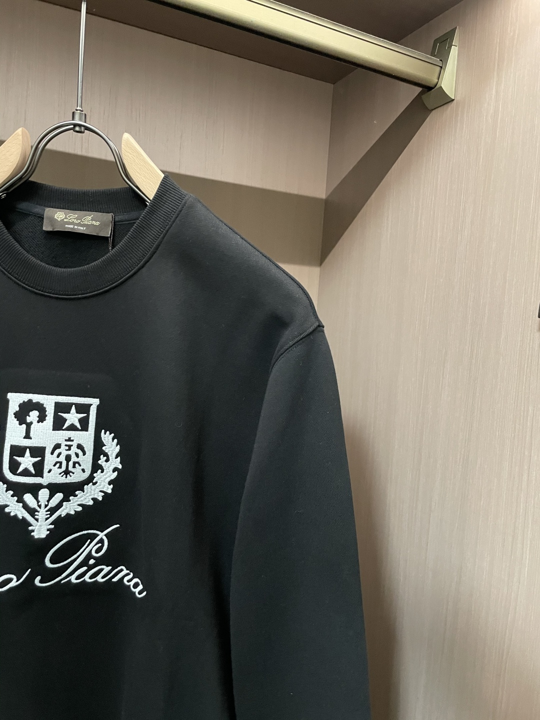 Loro Piana  套头圆领卫衣；经典套头男女同款，简约大气系列单品，低调奢华大气百搭款！ 卫衣选用客供100%高克