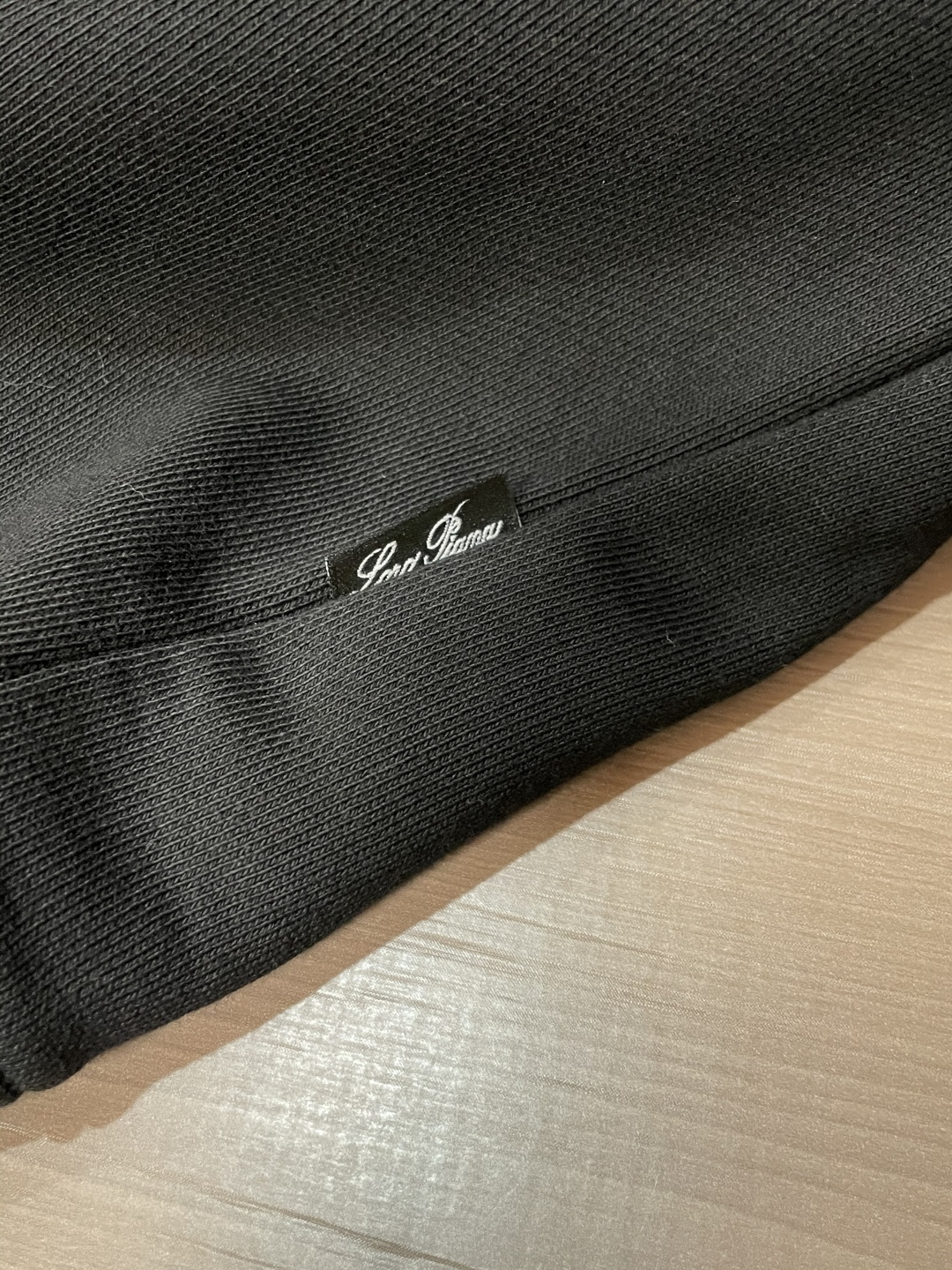 Loro Piana  套头圆领卫衣；经典套头男女同款，简约大气系列单品，低调奢华大气百搭款！ 卫衣选用客供100%高克