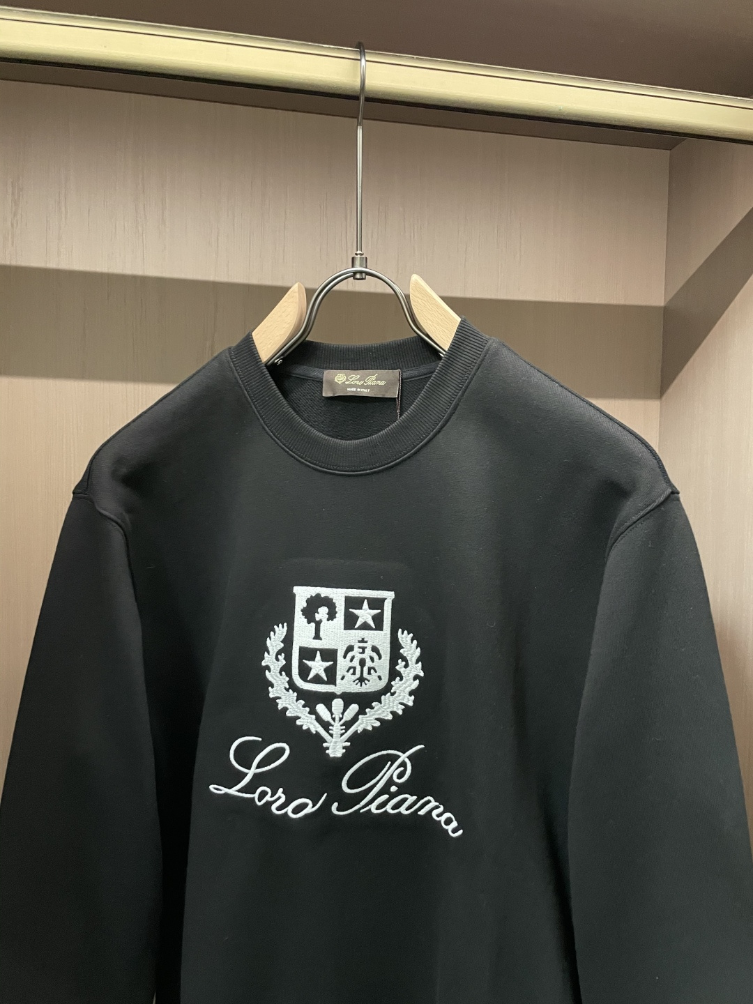 Loro Piana  套头圆领卫衣；经典套头男女同款，简约大气系列单品，低调奢华大气百搭款！ 卫衣选用客供100%高克