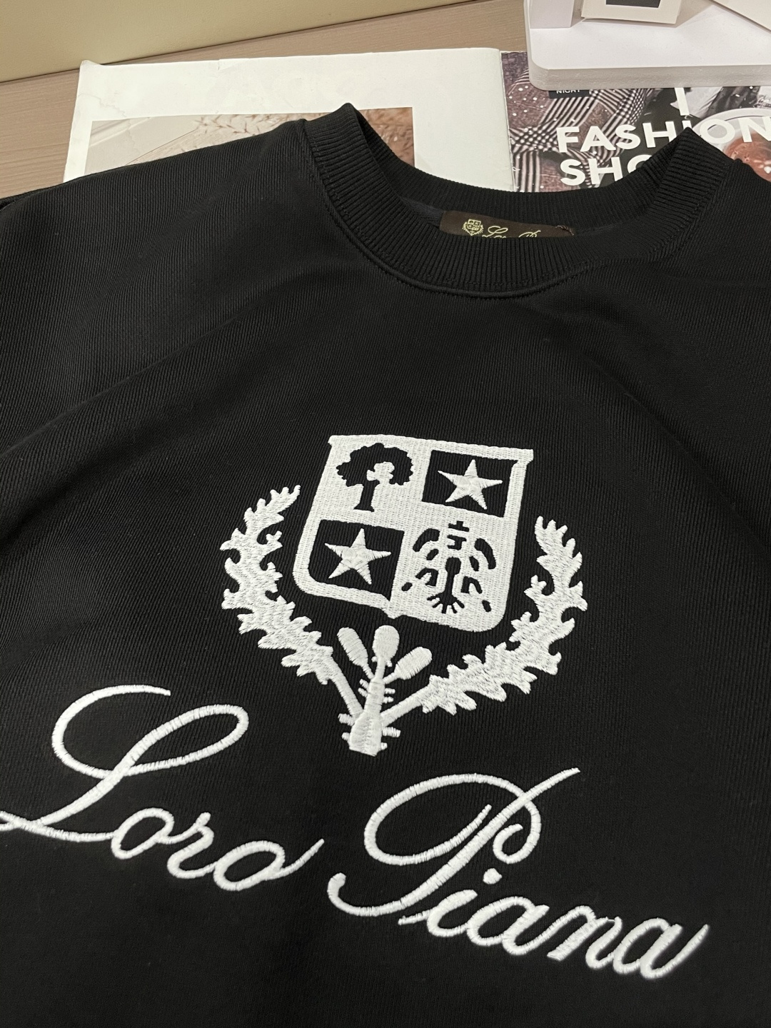 Loro Piana  套头圆领卫衣；经典套头男女同款，简约大气系列单品，低调奢华大气百搭款！ 卫衣选用客供100%高克