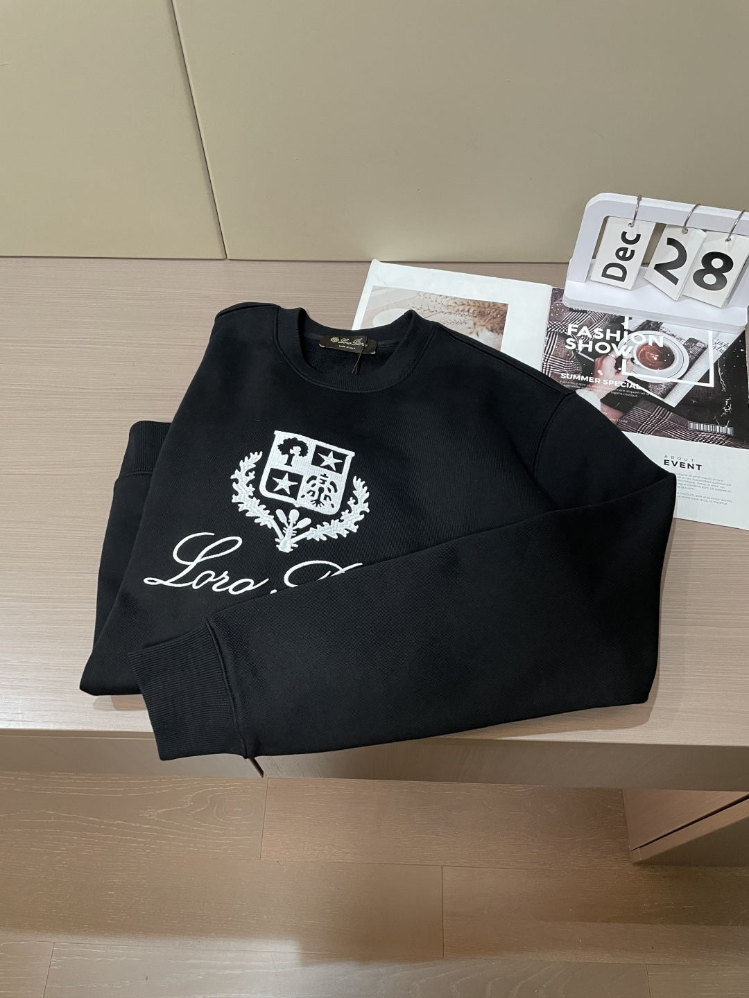 Loro Piana  套头圆领卫衣；经典套头男女同款，简约大气系列单品，低调奢华大气百搭款！ 卫衣选用客供100%高克