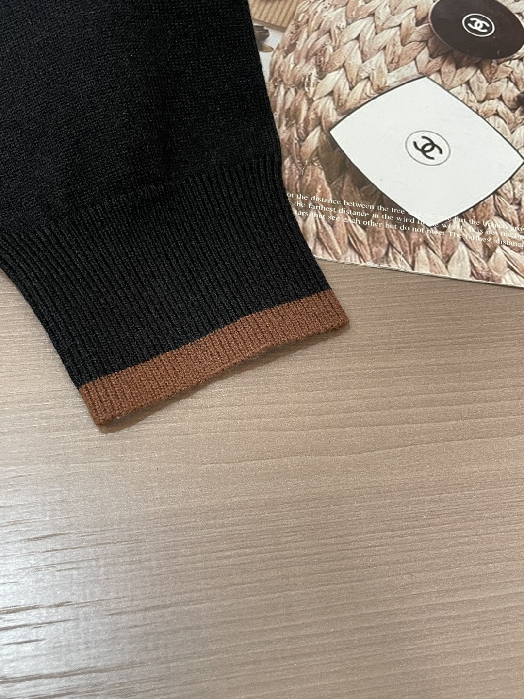 Loro Piana 重磅推荐！aw秋冬新款 专柜同步 时尚经典针织衫 秋冬必备款 采用针织衫加厚毛衣，精致简洁大方 品