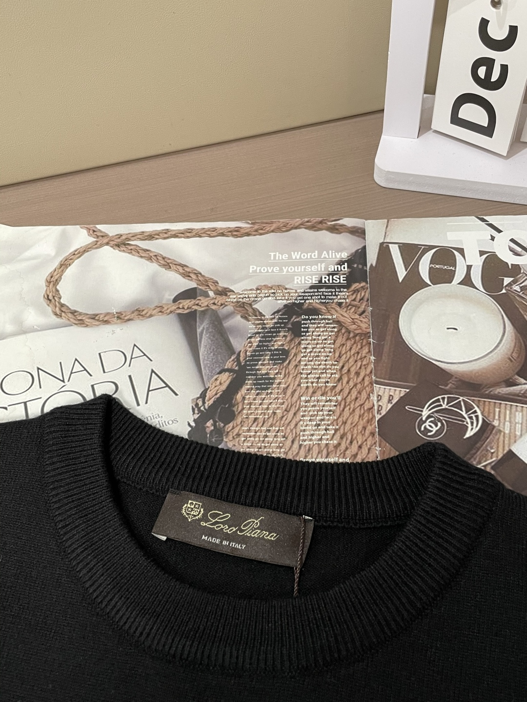 Loro Piana 重磅推荐！aw秋冬新款 专柜同步 时尚经典针织衫 秋冬必备款 采用针织衫加厚毛衣，精致简洁大方 品