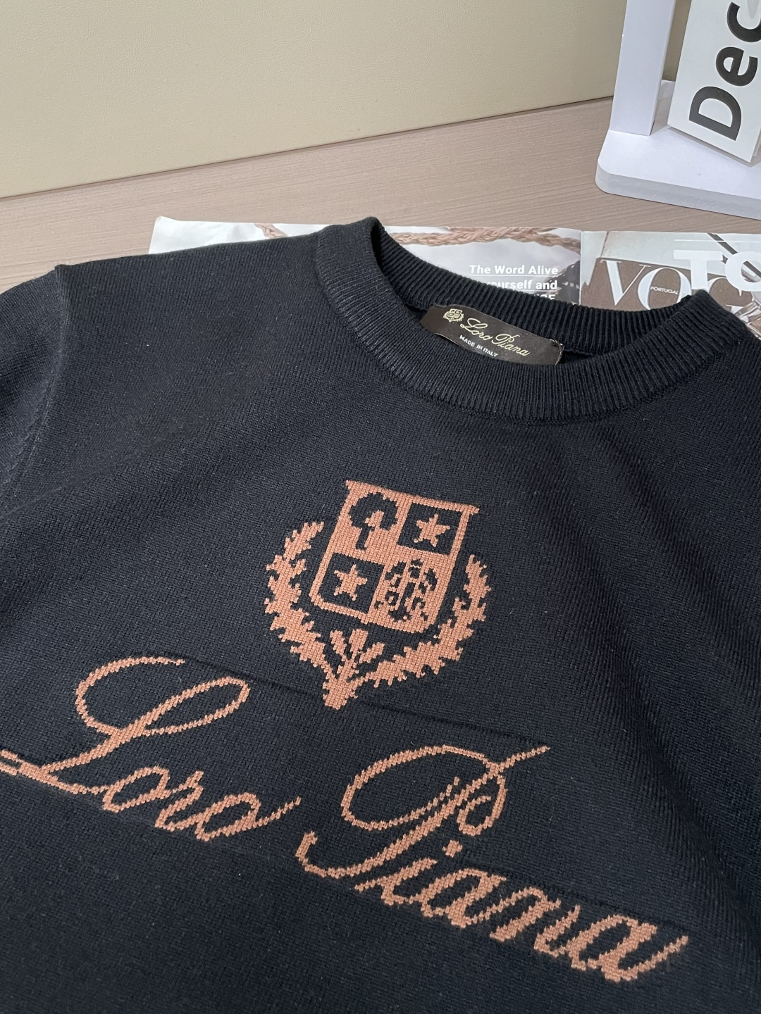 Loro Piana 重磅推荐！aw秋冬新款 专柜同步 时尚经典针织衫 秋冬必备款 采用针织衫加厚毛衣，精致简洁大方 品