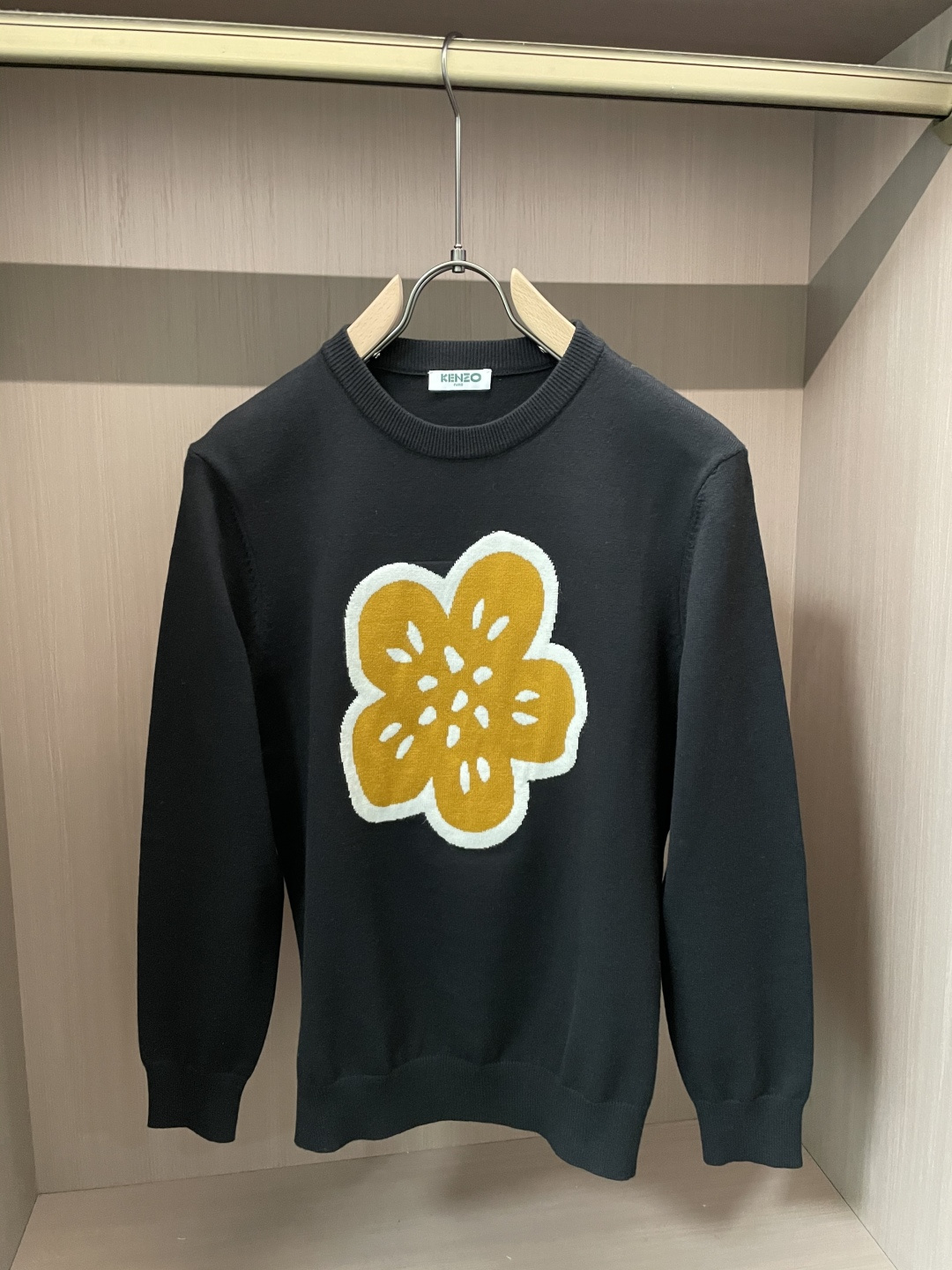 KENZO 重磅推荐！aw秋冬新款 专柜同步 时尚经典针织衫 秋冬必备款 采用针织衫加厚毛衣，精致简洁大方 品牌元素点缀