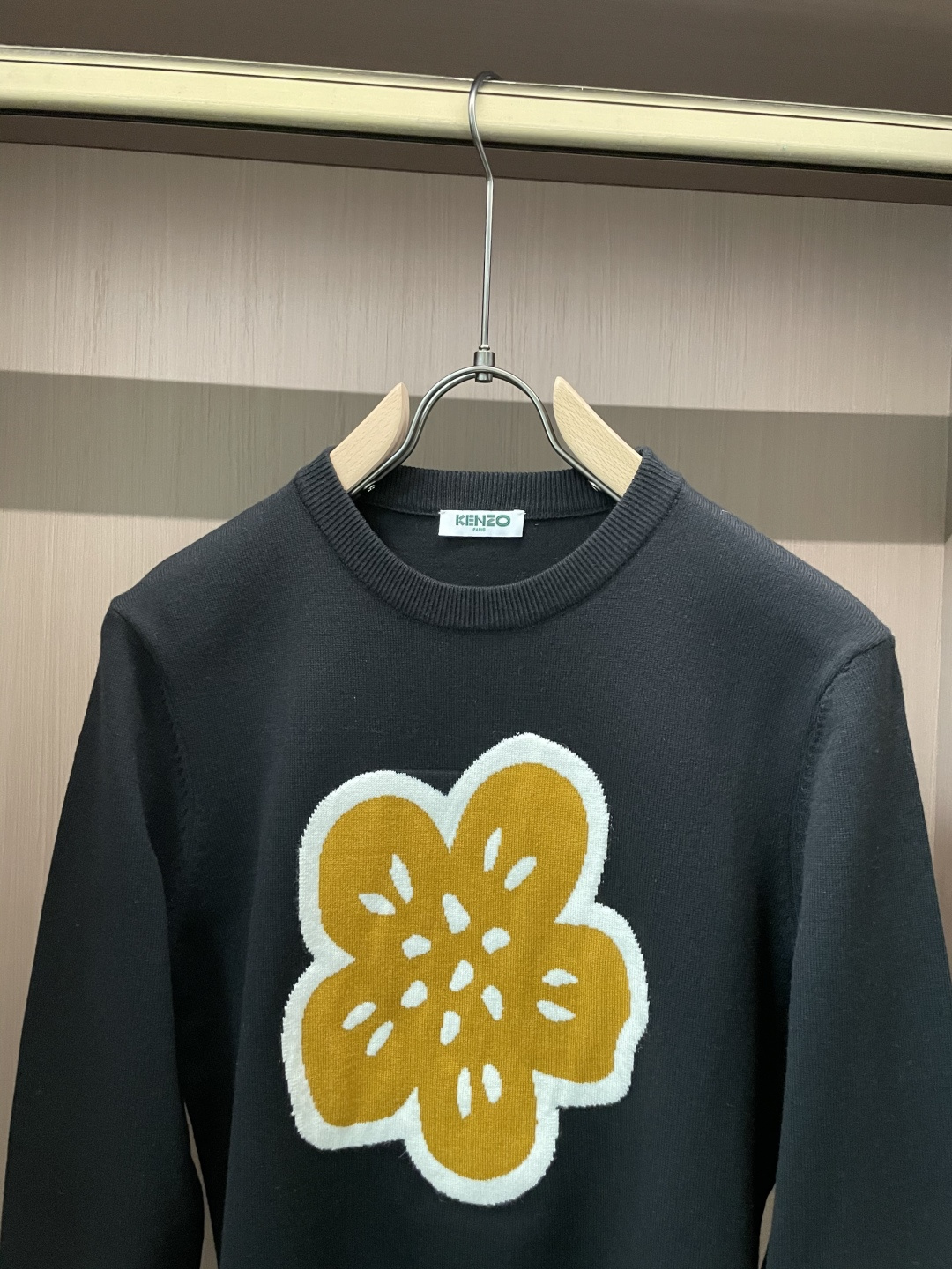 KENZO 重磅推荐！aw秋冬新款 专柜同步 时尚经典针织衫 秋冬必备款 采用针织衫加厚毛衣，精致简洁大方 品牌元素点缀