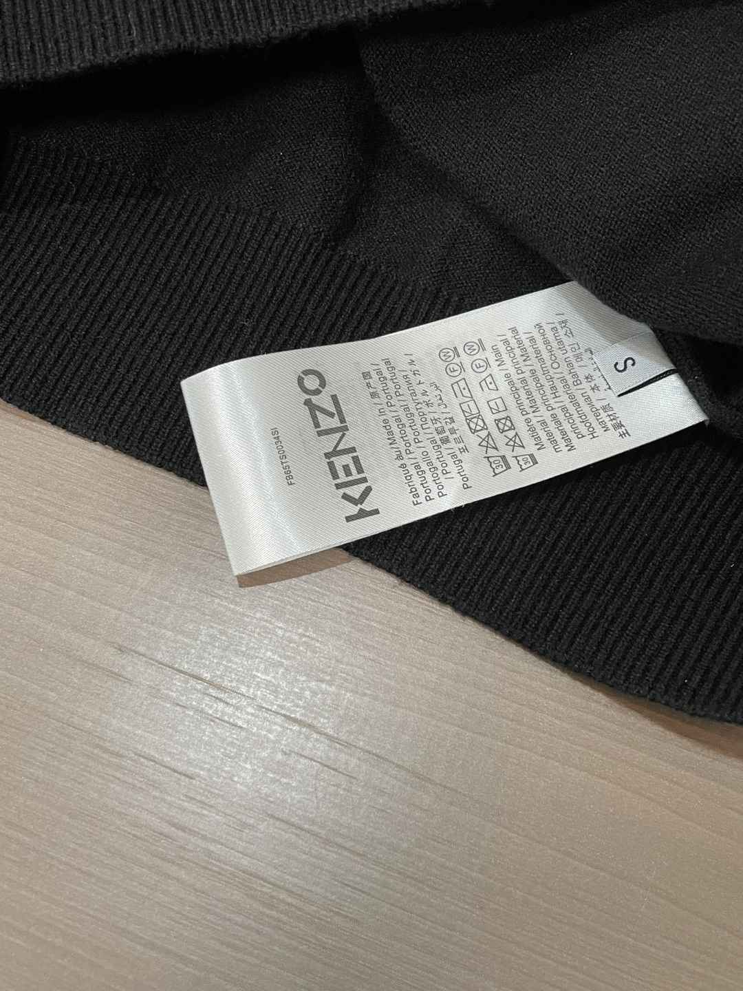 KENZO 重磅推荐！aw秋冬新款 专柜同步 时尚经典针织衫 秋冬必备款 采用针织衫加厚毛衣，精致简洁大方 品牌元素点缀