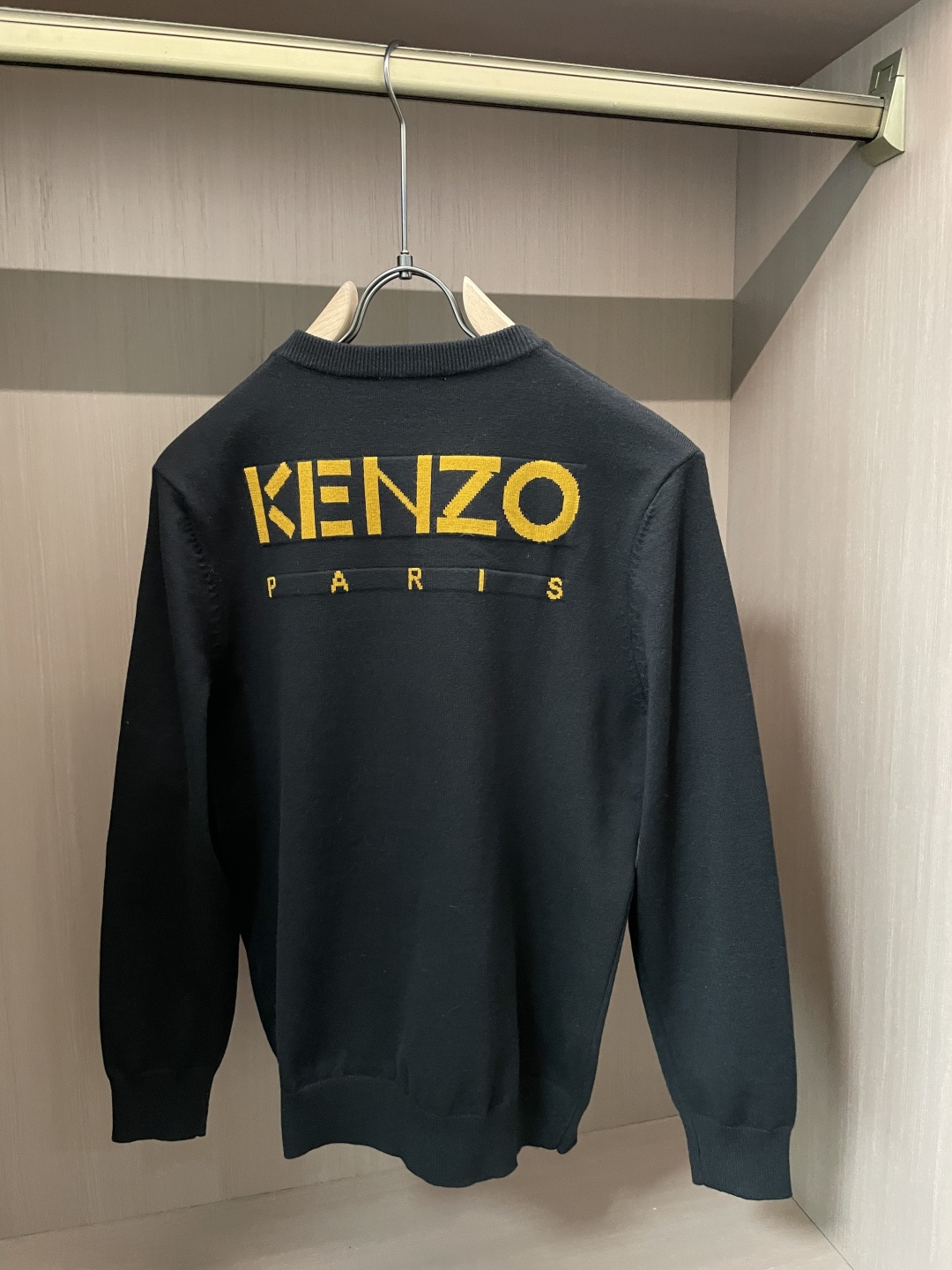 KENZO 重磅推荐！aw秋冬新款 专柜同步 时尚经典针织衫 秋冬必备款 采用针织衫加厚毛衣，精致简洁大方 品牌元素点缀