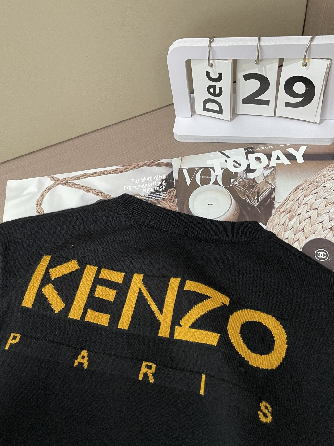 KENZO 重磅推荐！aw秋冬新款 专柜同步 时尚经典针织衫 秋冬必备款 采用针织衫加厚毛衣，精致简洁大方 品牌元素点缀