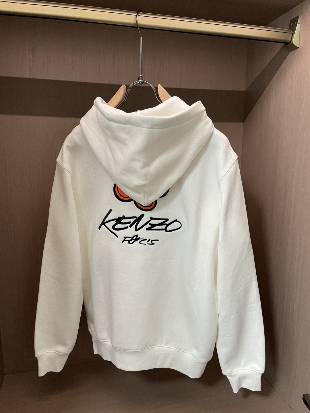 KENZO 秋冬加绒连帽卫衣 男女同款时尚休闲套头加绒卫衣衫!贸易公司渠道稀出,领先官网发售!一直都是神奇的存在,有着极 KENZO 秋冬加绒连帽卫衣 男女同款时尚休闲套头加绒卫衣衫!贸易公司渠道稀出,领先官网发售!一直都是神奇的存在,有着极