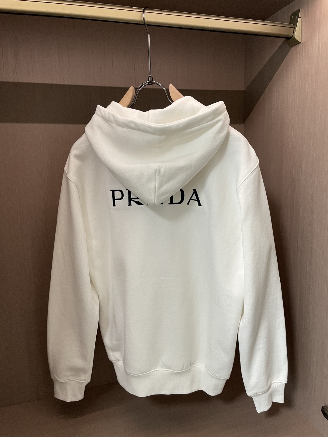 Prad 秋冬加绒连帽卫衣 男女同款时尚休闲套头加绒卫衣衫!贸易公司渠道稀出,领先官网发售!一直都是神奇的存在,有着极 Prad 秋冬加绒连帽卫衣 男女同款时尚休闲套头加绒卫衣衫!贸易公司渠道稀出,领先官网发售!一直都是神奇的存在,有着极