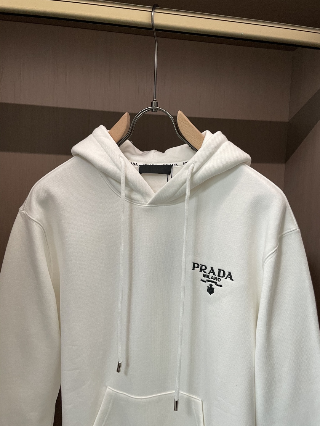 Prad 秋冬加绒连帽卫衣 男女同款时尚休闲套头加绒卫衣衫!贸易公司渠道稀出,领先官网发售!一直都是神奇的存在,有着极 Prad 秋冬加绒连帽卫衣 男女同款时尚休闲套头加绒卫衣衫!贸易公司渠道稀出,领先官网发售!一直都是神奇的存在,有着极