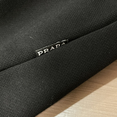 Prad 秋冬加绒连帽卫衣 男女同款时尚休闲套头加绒卫衣衫!贸易公司渠道稀出,领先官网发售!一直都是神奇的存在,有着极 Prad 秋冬加绒连帽卫衣 男女同款时尚休闲套头加绒卫衣衫!贸易公司渠道稀出,领先官网发售!一直都是神奇的存在,有着极