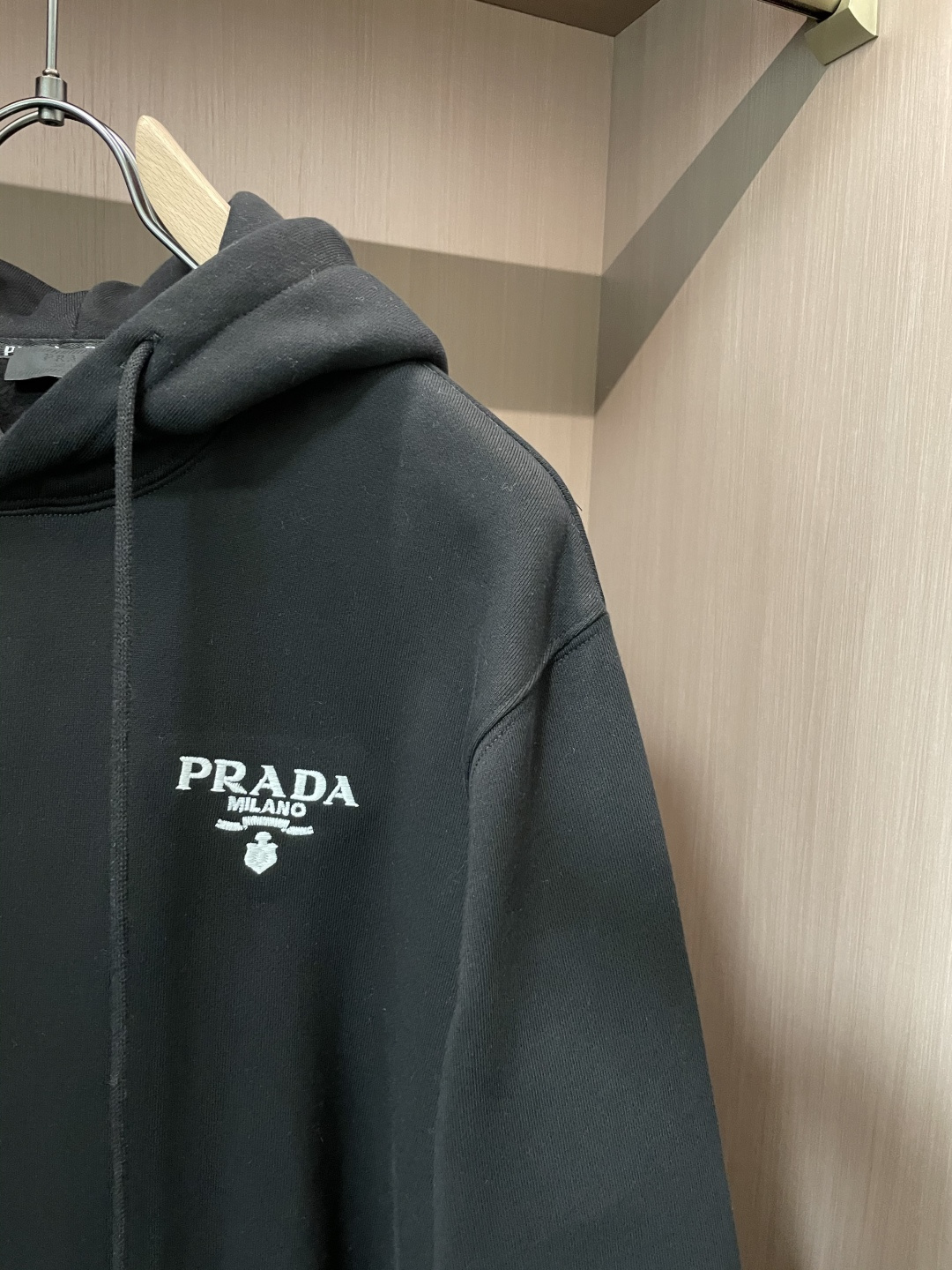 Prad 秋冬加绒连帽卫衣 男女同款时尚休闲套头加绒卫衣衫!贸易公司渠道稀出,领先官网发售!一直都是神奇的存在,有着极 Prad 秋冬加绒连帽卫衣 男女同款时尚休闲套头加绒卫衣衫!贸易公司渠道稀出,领先官网发售!一直都是神奇的存在,有着极