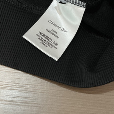 Dior 秋冬加绒连帽卫衣 男女同款时尚休闲套头加绒卫衣衫!贸易公司渠道稀出,领先官网发售!一直都是神奇的存在,有着极 Dior 秋冬加绒连帽卫衣 男女同款时尚休闲套头加绒卫衣衫!贸易公司渠道稀出,领先官网发售!一直都是神奇的存在,有着极