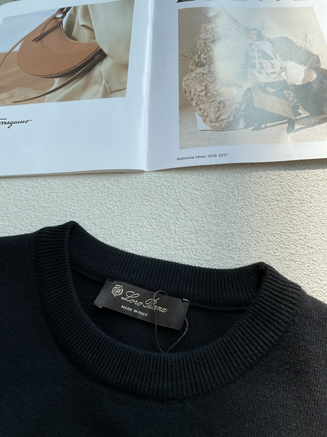 Loro Piana 重磅推荐！aw秋冬新款 专柜同步 时尚经典针织衫 秋冬必备款 采用针织衫加厚毛衣，精致简洁大方 品