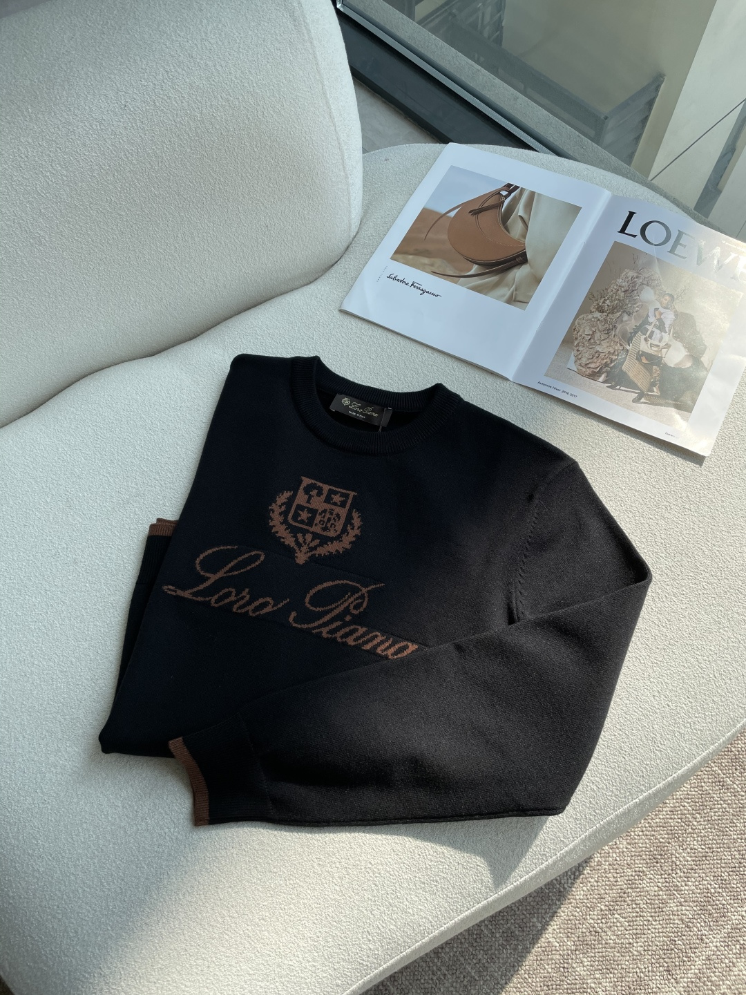 Loro Piana 重磅推荐！aw秋冬新款 专柜同步 时尚经典针织衫 秋冬必备款 采用针织衫加厚毛衣，精致简洁大方 品