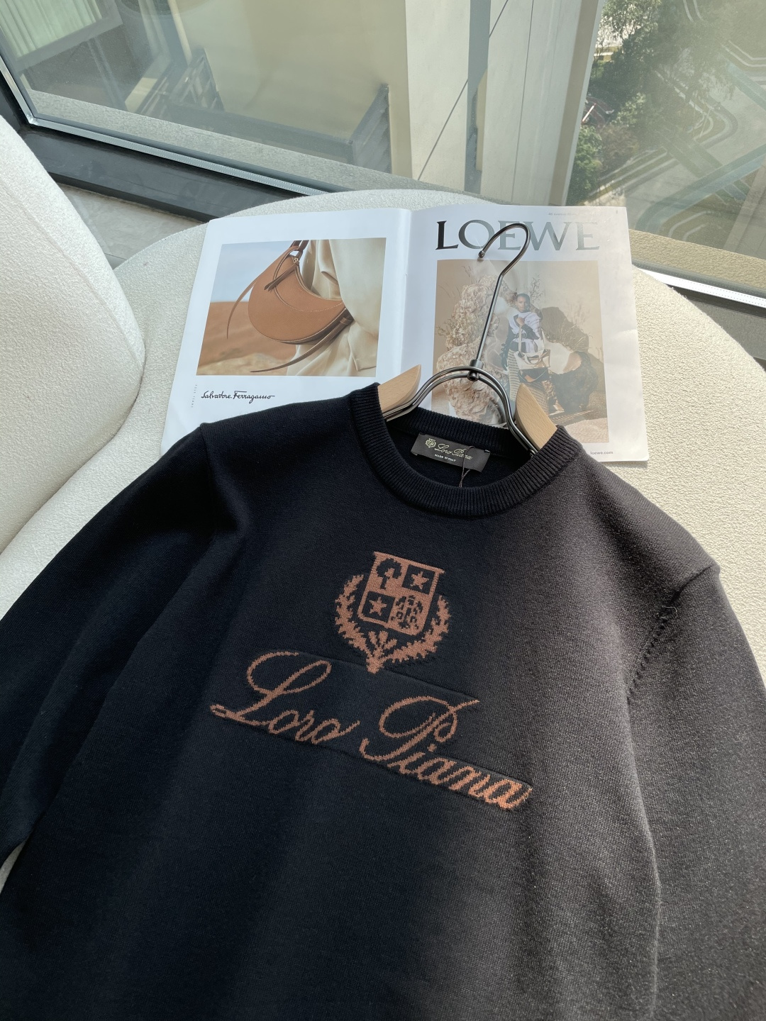 Loro Piana 重磅推荐！aw秋冬新款 专柜同步 时尚经典针织衫 秋冬必备款 采用针织衫加厚毛衣，精致简洁大方 品