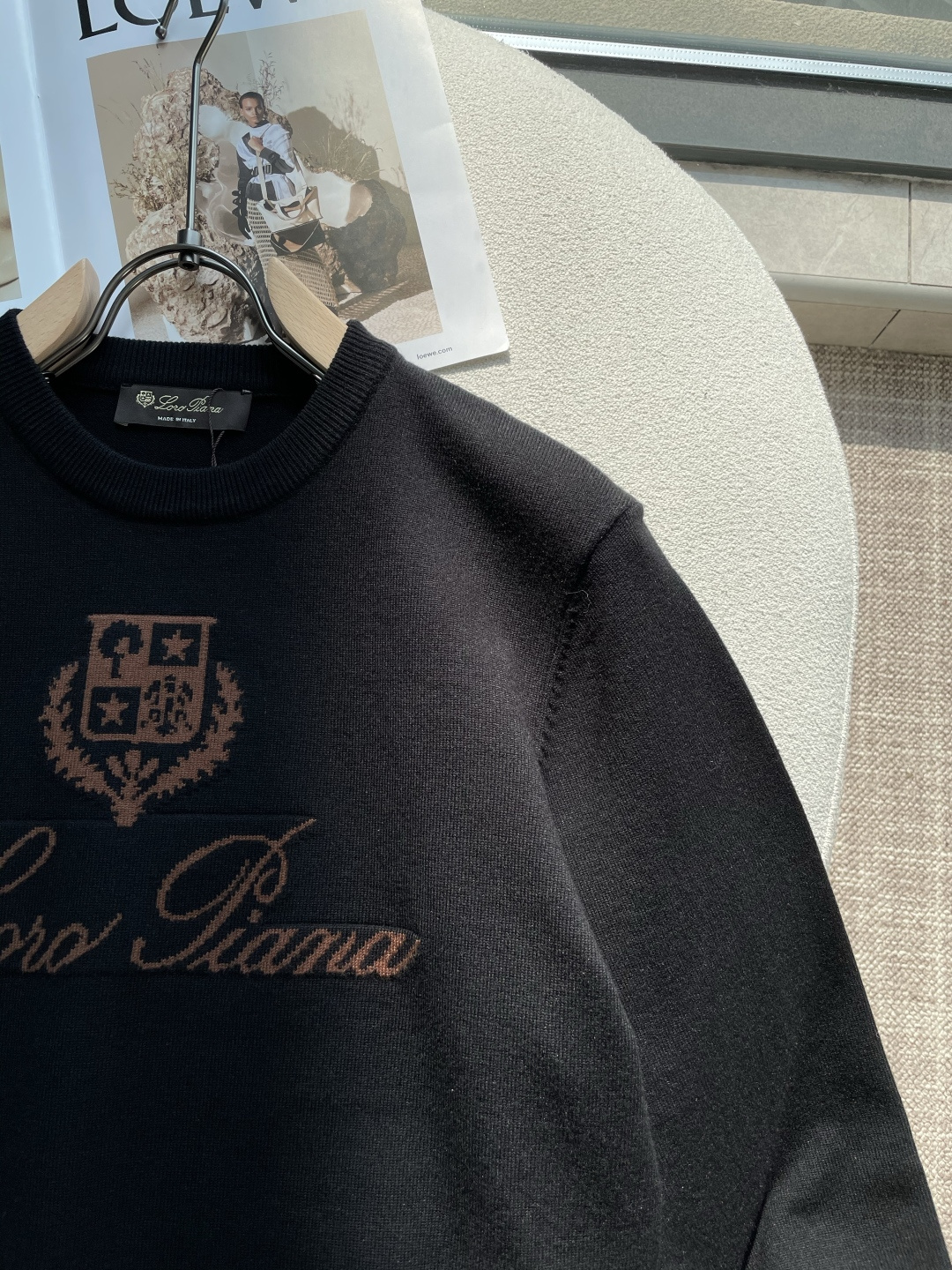 Loro Piana 重磅推荐！aw秋冬新款 专柜同步 时尚经典针织衫 秋冬必备款 采用针织衫加厚毛衣，精致简洁大方 品