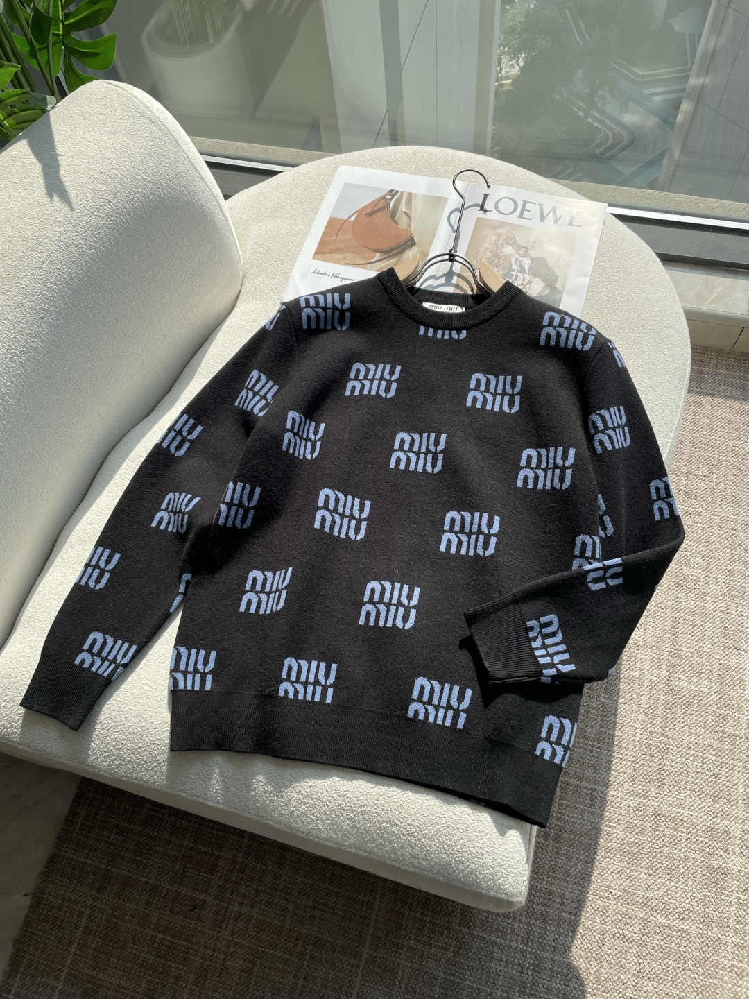 NO:692159,Highly recommended by miumiu!  2025aw autumn and winter new styles, synchronized with counters, fashionable classic sweaters, must-have items for autumn and winter, using thickened sweaters, exquisite, simple and elegant, brand element embellishment design, not too complicated craftsmanship, playing with the fusion of design and materials, simple European style, a must-have artifact for autumn and winter!  Sizes s-xl,,miumiu,sweaters,19860909miumiu 重磅推荐！2025aw秋冬新款 专柜同步 时尚经典针织衫 秋冬必备款 采用针织衫加厚毛衣,精致简洁大方 品牌元素点缀设计 没有过多复杂的工艺 玩的就是设计与材质的融合 简约的欧风 秋冬季必备神器！尺码s-xl,,miumiu,sweaters,,Men's clothing