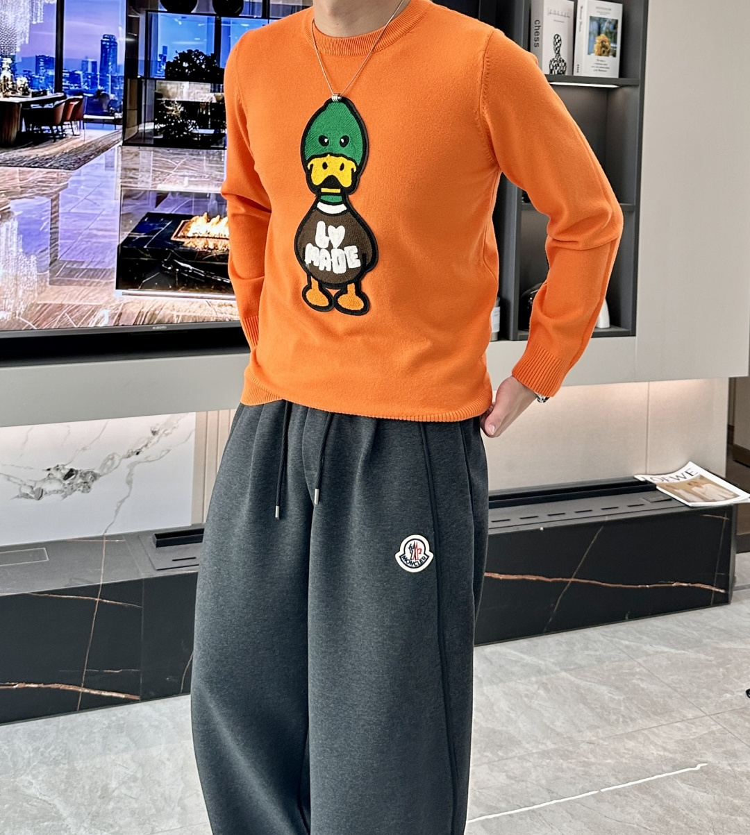 NO:692161,Lv highly recommended!  2025aw autumn and winter new styles, synchronized with counters, fashionable classic sweaters, must-have items for autumn and winter, using thickened sweaters, exquisite, simple and elegant, brand element embellishment design, not too complicated craftsmanship, playing with the fusion of design and materials, simple European style, a must-have artifact for autumn and winter!  Size m-xxxl,,louis vuitton,sweaters,19860909Lv 重磅推荐！2025aw秋冬新款 专柜同步 时尚经典针织衫 秋冬必备款 采用针织衫加厚毛衣,精致简洁大方 品牌元素点缀设计 没有过多复杂的工艺 玩的就是设计与材质的融合 简约的欧风 秋冬季必备神器！尺码m-xxxl,,louis vuitton,sweaters,,Men's clothing