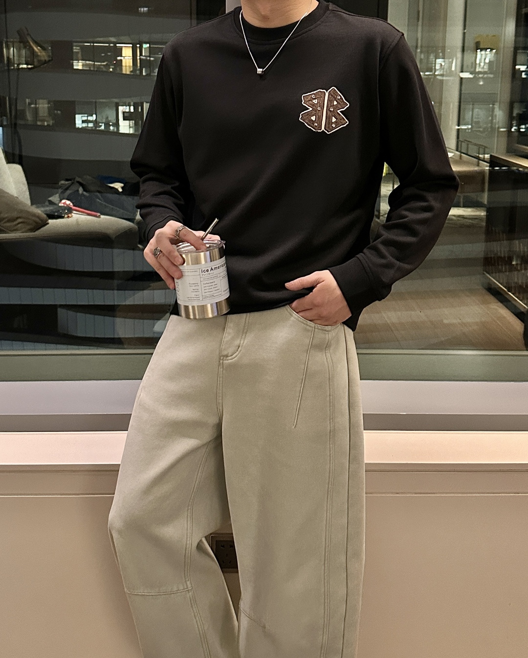 NO:692195,Balenciaga/2025 Autumn and Winter New Products Customized top-quality sweatshirt cotton, the fabric is particularly textured, a must-have item in winter, and has good warmth retention. It can be worn by men and women, the details are in place, the version is awesome, and the upper body effect is very good!  A versatile item!  Size S-4XL (height 175 150 pounds, wearing XL),,balenciaga,hoodie,sweatshirts,19860909巴黎世家/2025秋冬新品 定制顶级卫衣棉,面料特别有质感,冬季必备单品,保暖性好.男女通穿,细节到位,版型超赞,上身效果非常好！百搭单品！尺码S-4XL（身高175 150斤 穿XL),,balenciaga,hoodie,sweatshirts,,Men's clothing