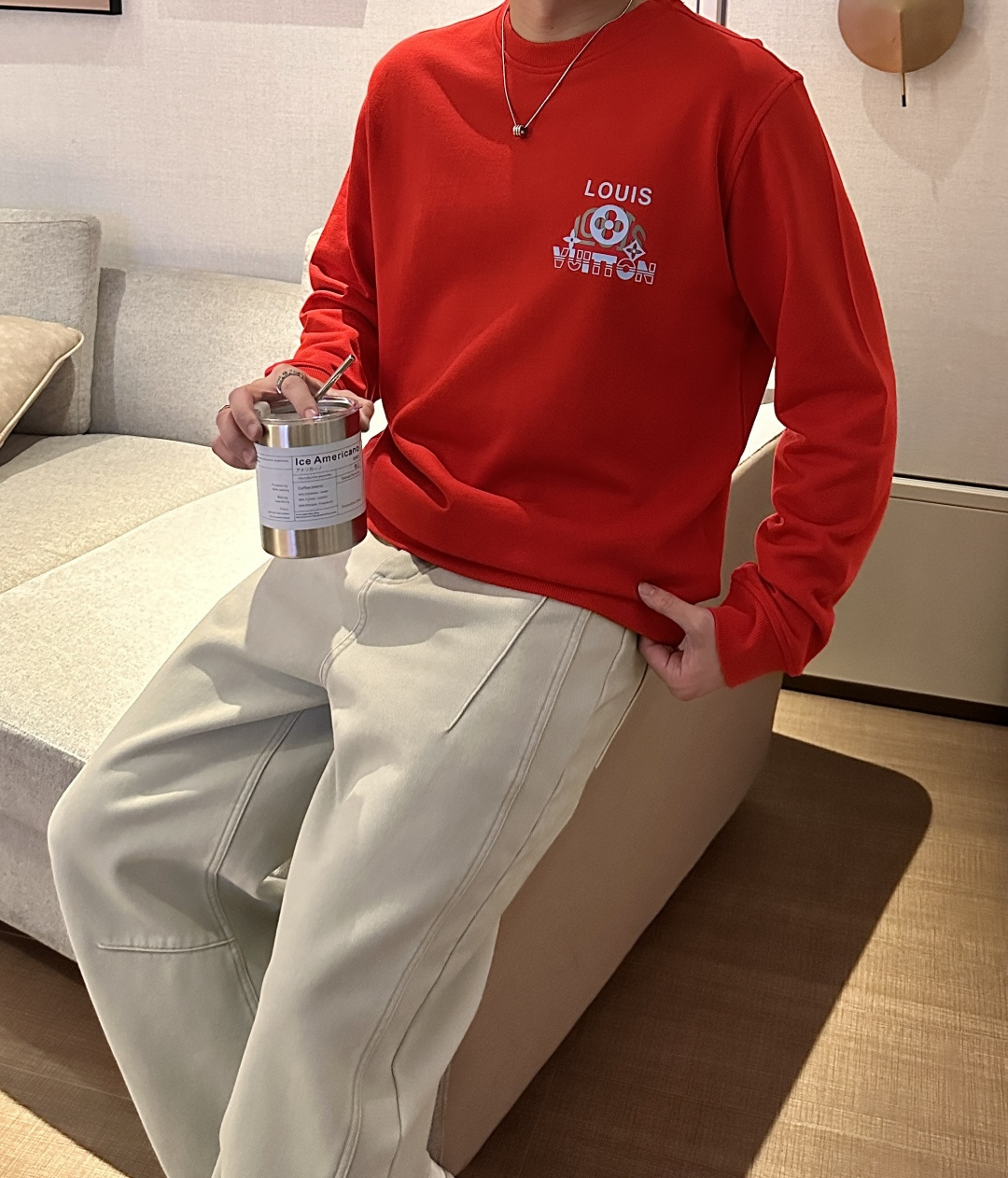 NO:692204,Lv / 2025 new autumn and winter products. Customized top-quality sweatshirt cotton. The fabric is particularly textured. It is a must-have item in winter and has good warmth retention. It can be worn by men and women. The details are in place. The version is awesome and the upper body effect is very good!  A versatile item!  Size S-4XL (height 175 150 pounds, wearing XL),,louis vuitton,hoodie,sweatshirts,19860909Lv /2025秋冬新品 定制顶级卫衣棉,面料特别有质感,冬季必备单品,保暖性好.男女通穿,细节到位,版型超赞,上身效果非常好！百搭单品！尺码S-4XL（身高175 150斤 穿XL),,louis vuitton,hoodie,sweatshirts,,Men's clothing