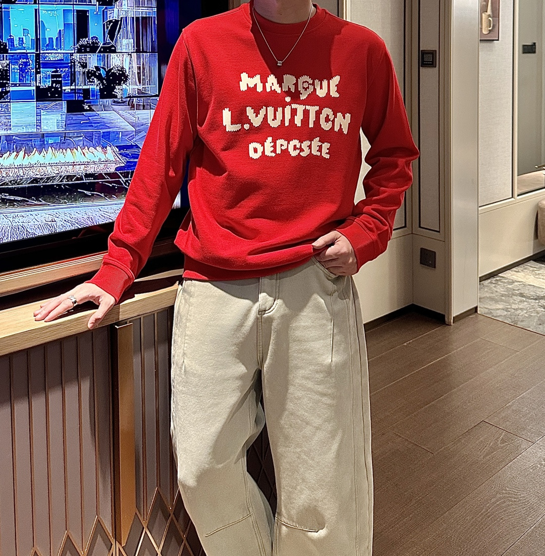 NO:692220,Lv/2025 new autumn and winter products. Customized top-quality sweatshirt cotton. The fabric is particularly textured. It is a must-have item in winter and has good warmth retention. It can be worn by men and women. The details are in place. The version is awesome and the upper body effect is very good!  A versatile item!  Size S-4XL (height 175 150 pounds, wearing XL),,louis vuitton,hoodie,sweatshirts,19860909Lv/2025秋冬新品 定制顶级卫衣棉,面料特别有质感,冬季必备单品,保暖性好.男女通穿,细节到位,版型超赞,上身效果非常好！百搭单品！尺码S-4XL（身高175 150斤 穿XL),,louis vuitton,hoodie,sweatshirts,,Men's clothing