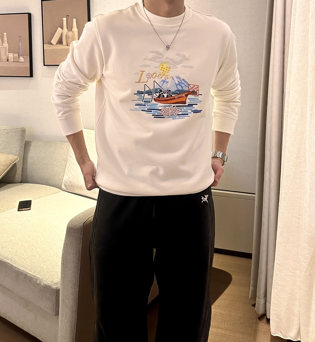 NO:692187,Lv / 2025 new autumn and winter products. Customized top-quality sweatshirt cotton. The fabric is particularly textured. It is a must-have item in winter and has good warmth retention. It can be worn by men and women. The details are in place. The version is awesome and the upper body effect is very good!  A versatile item!  Size S-4XL (height 175 150 pounds, wearing XL),,louis vuitton,hoodie,sweatshirts,19860909Lv /2025秋冬新品 定制顶级卫衣棉,面料特别有质感,冬季必备单品,保暖性好.男女通穿,细节到位,版型超赞,上身效果非常好！百搭单品！尺码S-4XL（身高175 150斤 穿XL),,louis vuitton,hoodie,sweatshirts,,Men's clothing