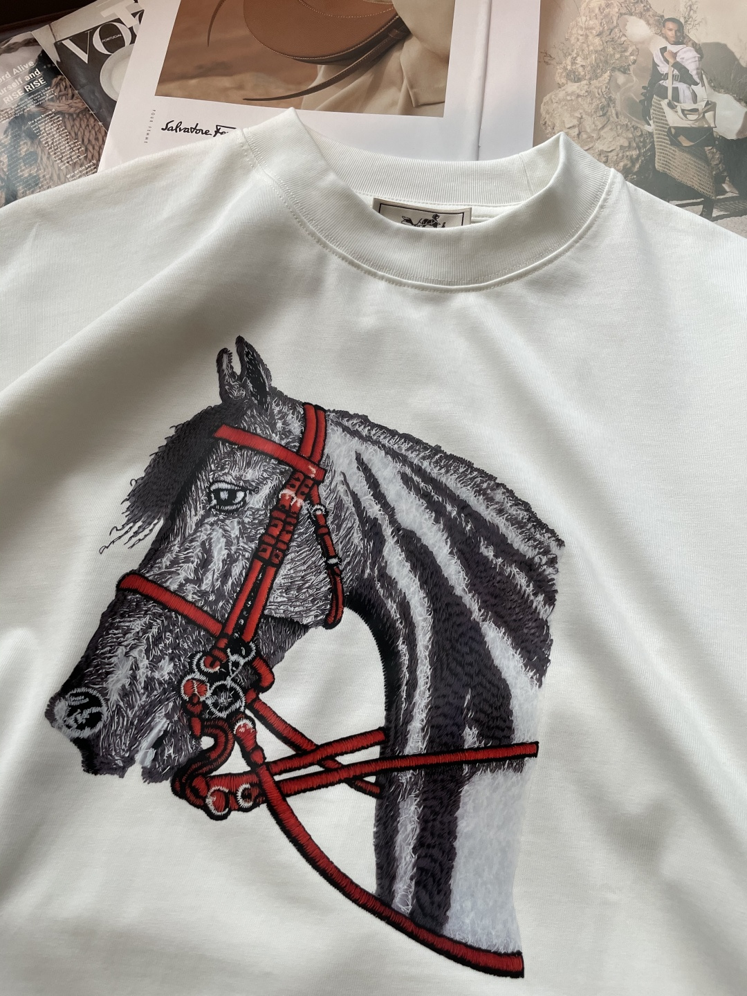 . 爱🐎仕2026春夏款/官网同步面料采用重磅纯棉精梳棉面料，OS宽松版型，上身版型超正！日常百搭，衣橱