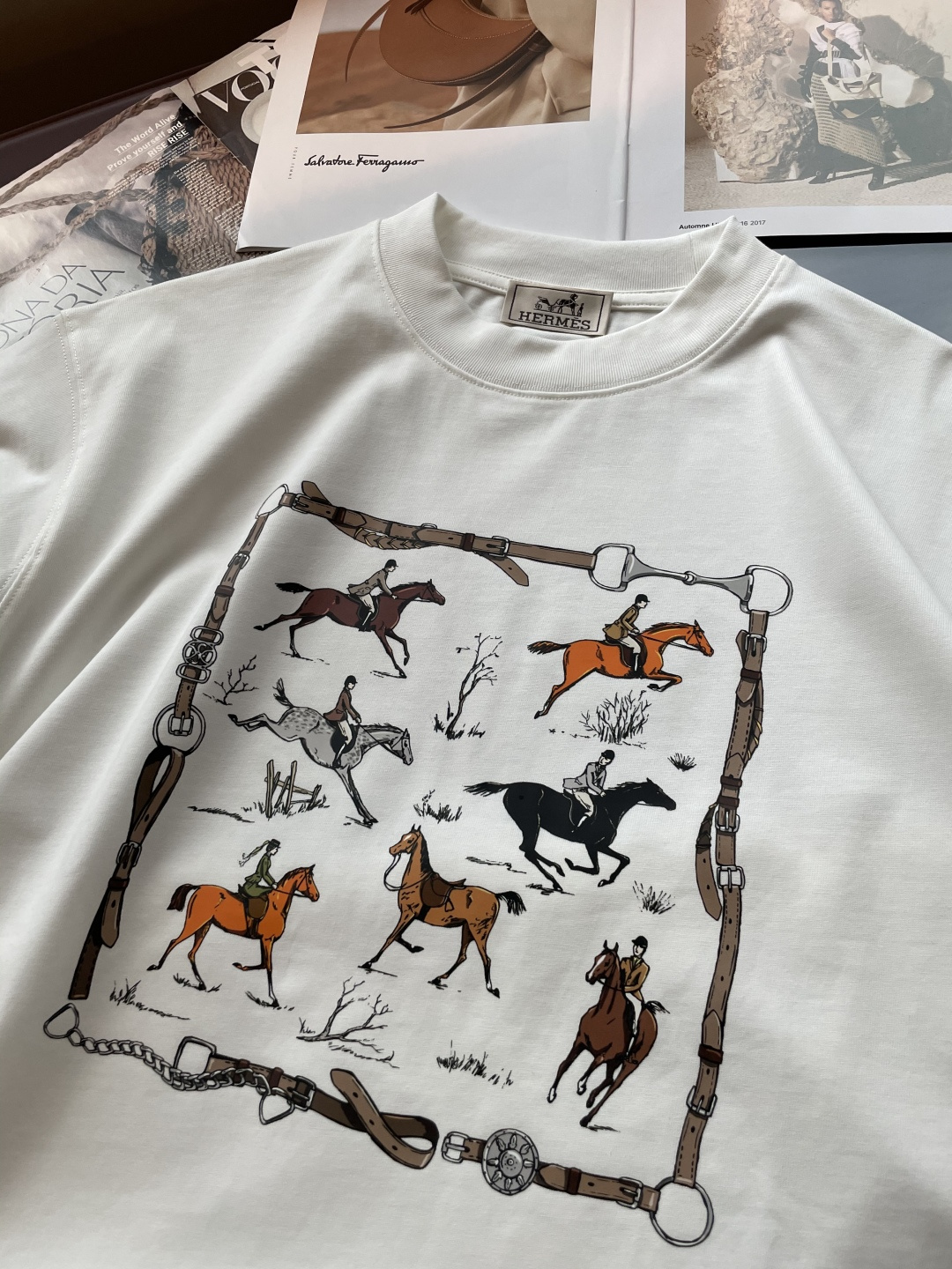 . 爱🐎仕2026春夏款/官网同步面料采用重磅纯棉精梳棉面料，OS宽松版型，上身版型超正！日常百搭，衣橱