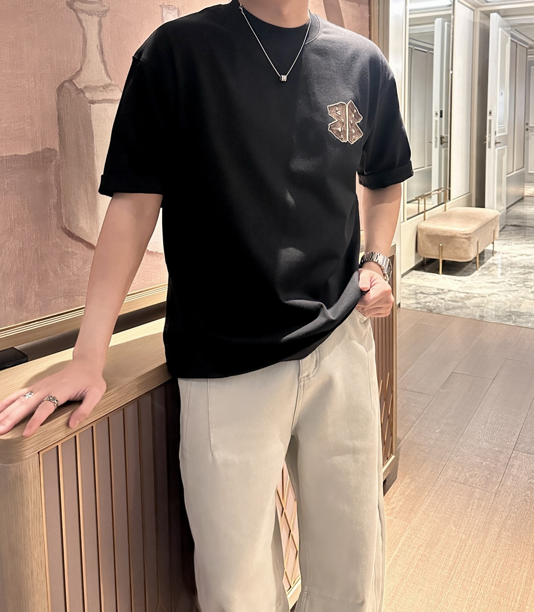 . 巴黎世家2026春夏款/官网同步面料采用重磅纯棉精梳棉面料，OS宽松版型，上身版型超正！日常百搭，衣
