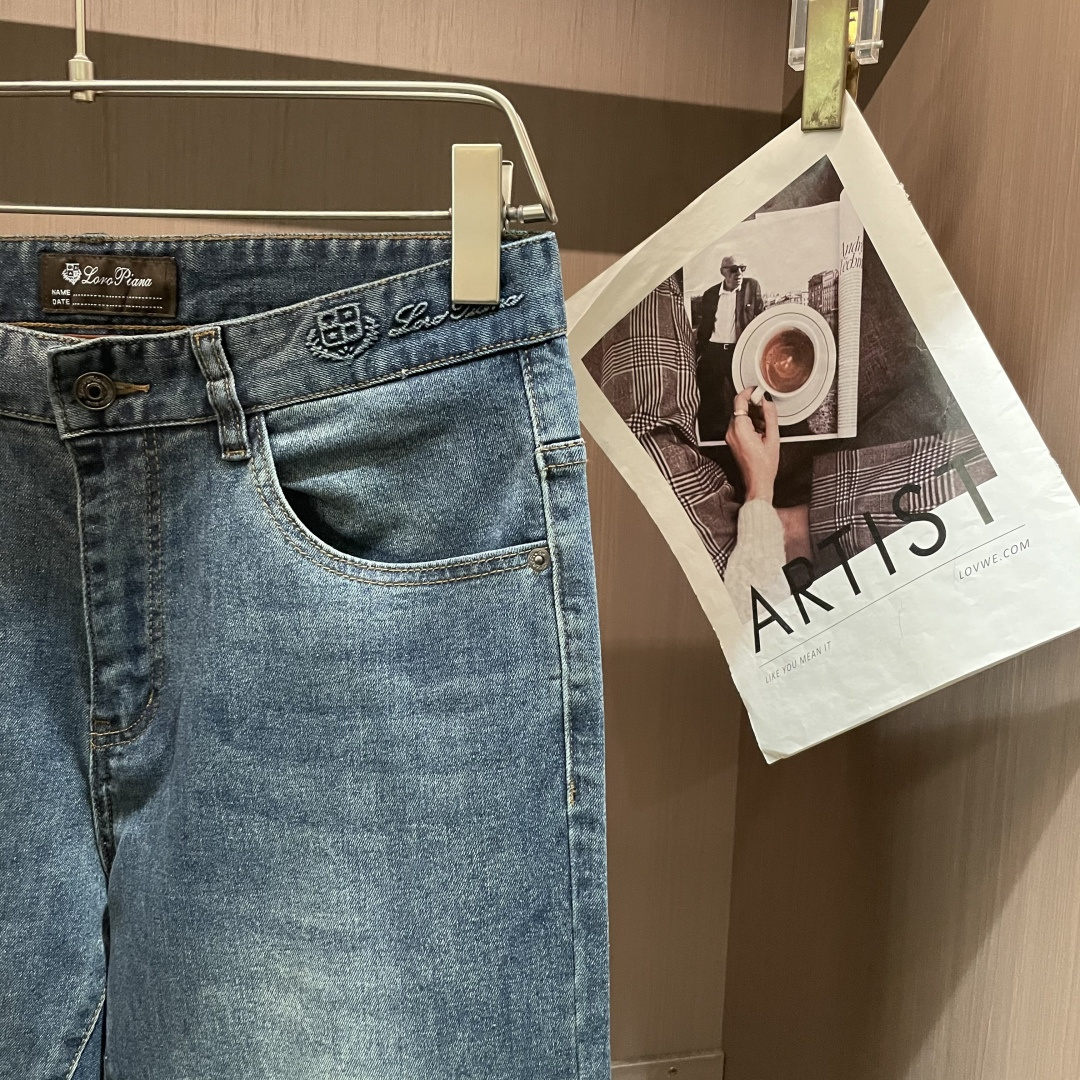 lp🆕专柜最新同款牛仔裤 面料版型做工绝绝子好穿不挑身材在搭配上没有太多的限制 随意简洁的衬托其他单品，