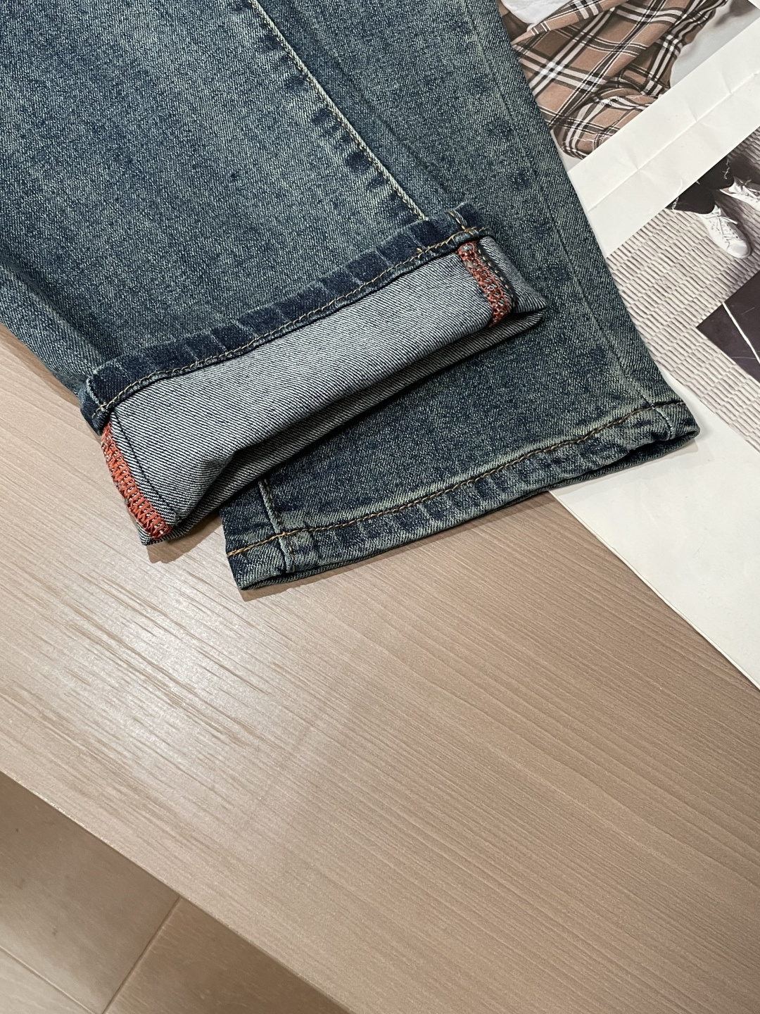 lp🆕专柜最新同款牛仔裤 面料版型做工绝绝子好穿不挑身材在搭配上没有太多的限制 随意简洁的衬托其他单品，