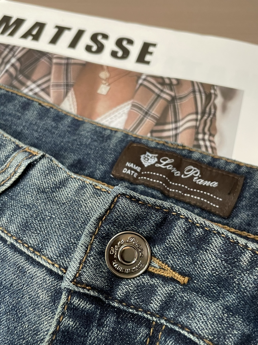 lp🆕专柜最新同款牛仔裤 面料版型做工绝绝子好穿不挑身材在搭配上没有太多的限制 随意简洁的衬托其他单品，