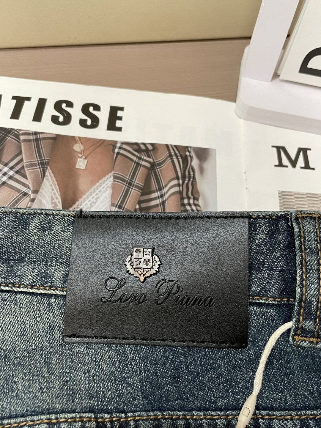 lp🆕专柜最新同款牛仔裤 面料版型做工绝绝子好穿不挑身材在搭配上没有太多的限制 随意简洁的衬托其他单品，