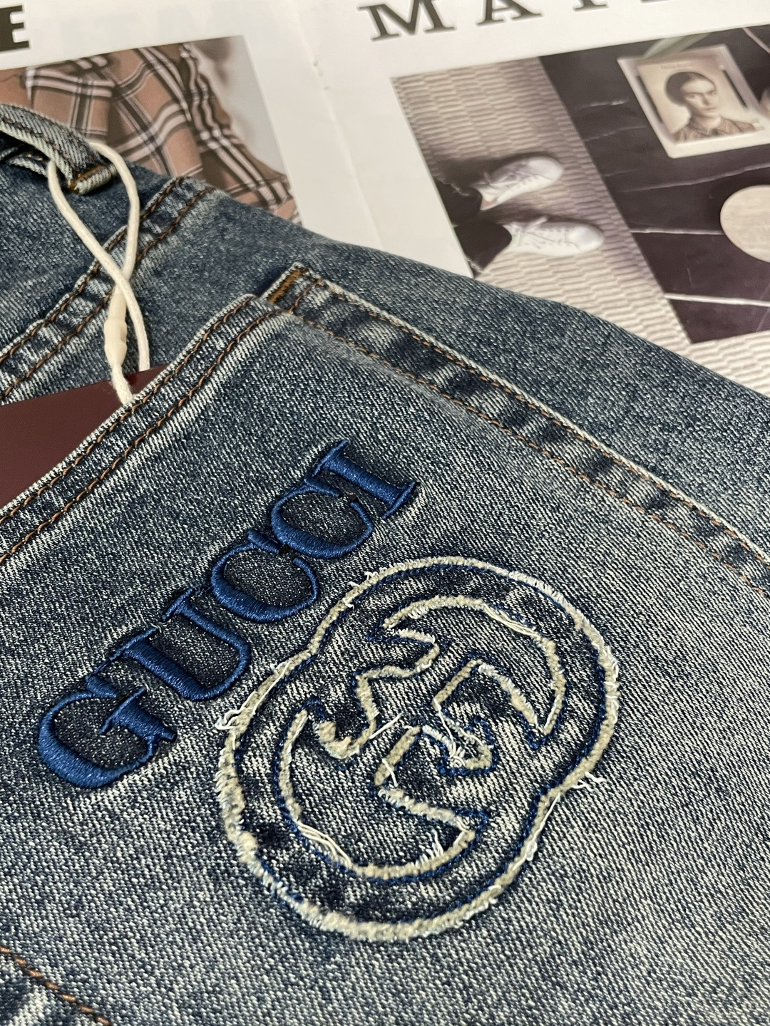 Gucc专柜最新同款牛仔裤 面料版型做工绝绝子好穿不挑身材在搭配上没有太多的限制 随意简洁的衬托其他单品